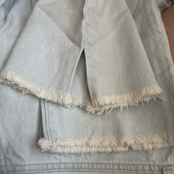 Levi’s 501 Original Cropped Jean in Light Indigo - Picture 8 of 8